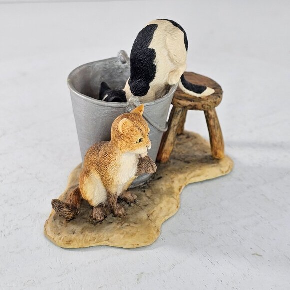 1984 Lowell Davis BFA Schmid Figurine Barn Cats Drinking Milk From Bucket - Picture 2 of 8